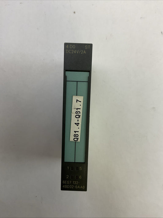 SIEMENS 1P 6ES7 132-4BD32-0AA0 4 DIGITAL OUTPUT MODULE 24VDC 2A