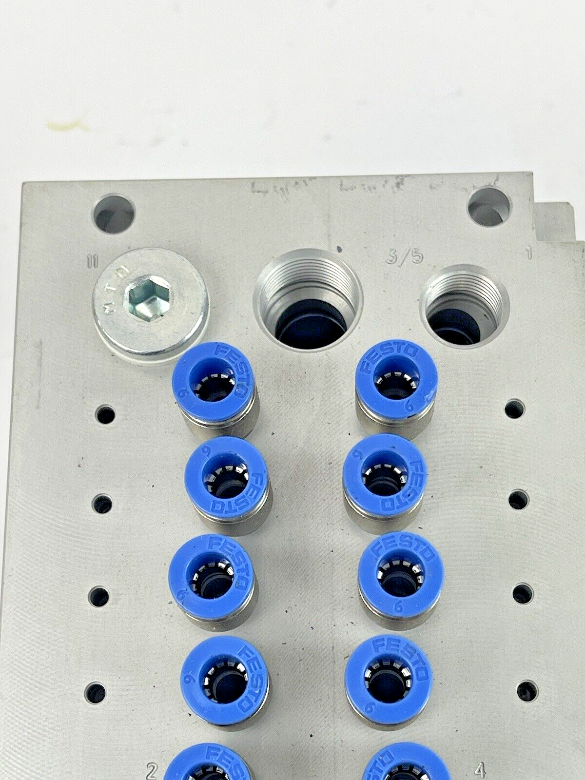 FESTO - CPV14-V1 - VALVE MANIFOLD - W/ PNEUMATIC CONNECTION PLATE, C402(8)