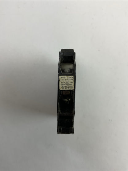 GE TQP120 PLUG IN CIRCUIT BREAKER 1POLE 20AMP 120/240VAC (LOT OF 2)
