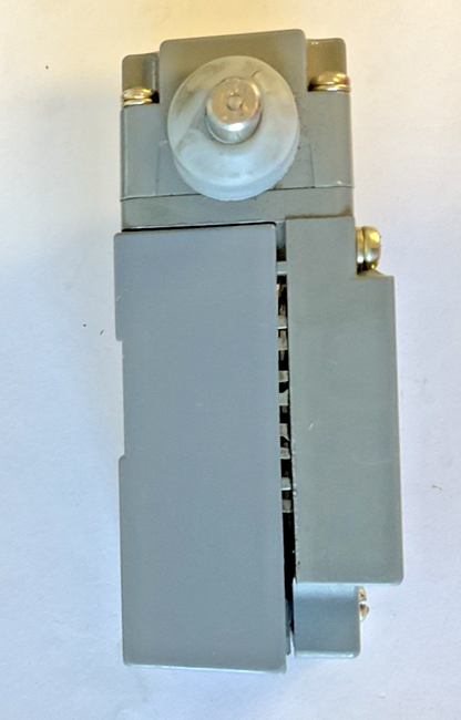 CUTLER HAMMER E50SB SWITCH BODY SER A1 E50RB RECEPTACLE SER A2 W/E50DH1 HEAD