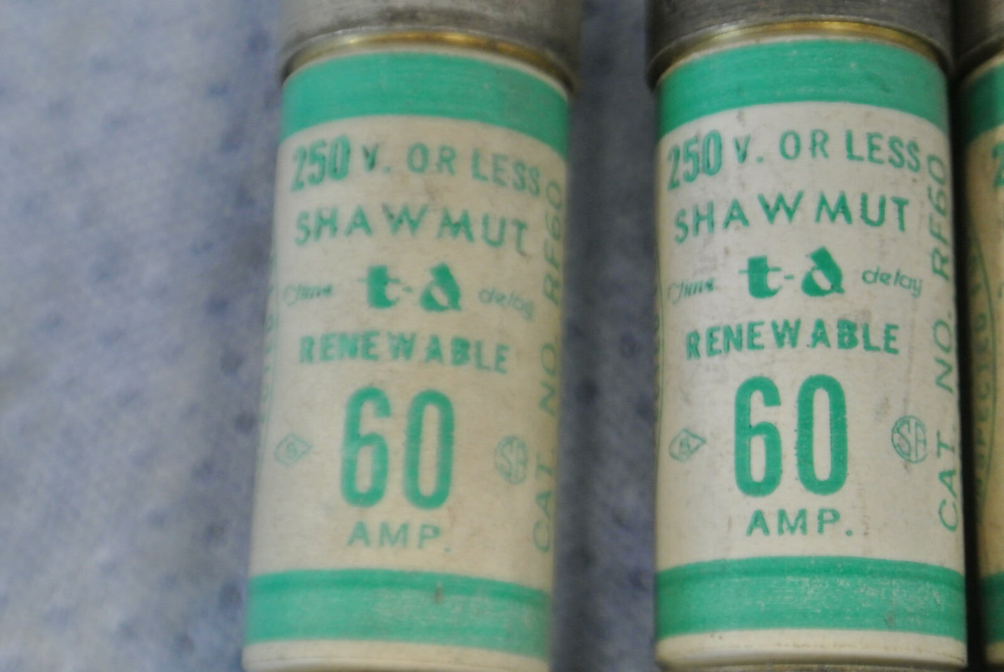 MIXED LOT of 14 RENEWABLE FUSES / 60A / 250V / GOULD-SHAWMUT, BUSSMANN, ECONOMY