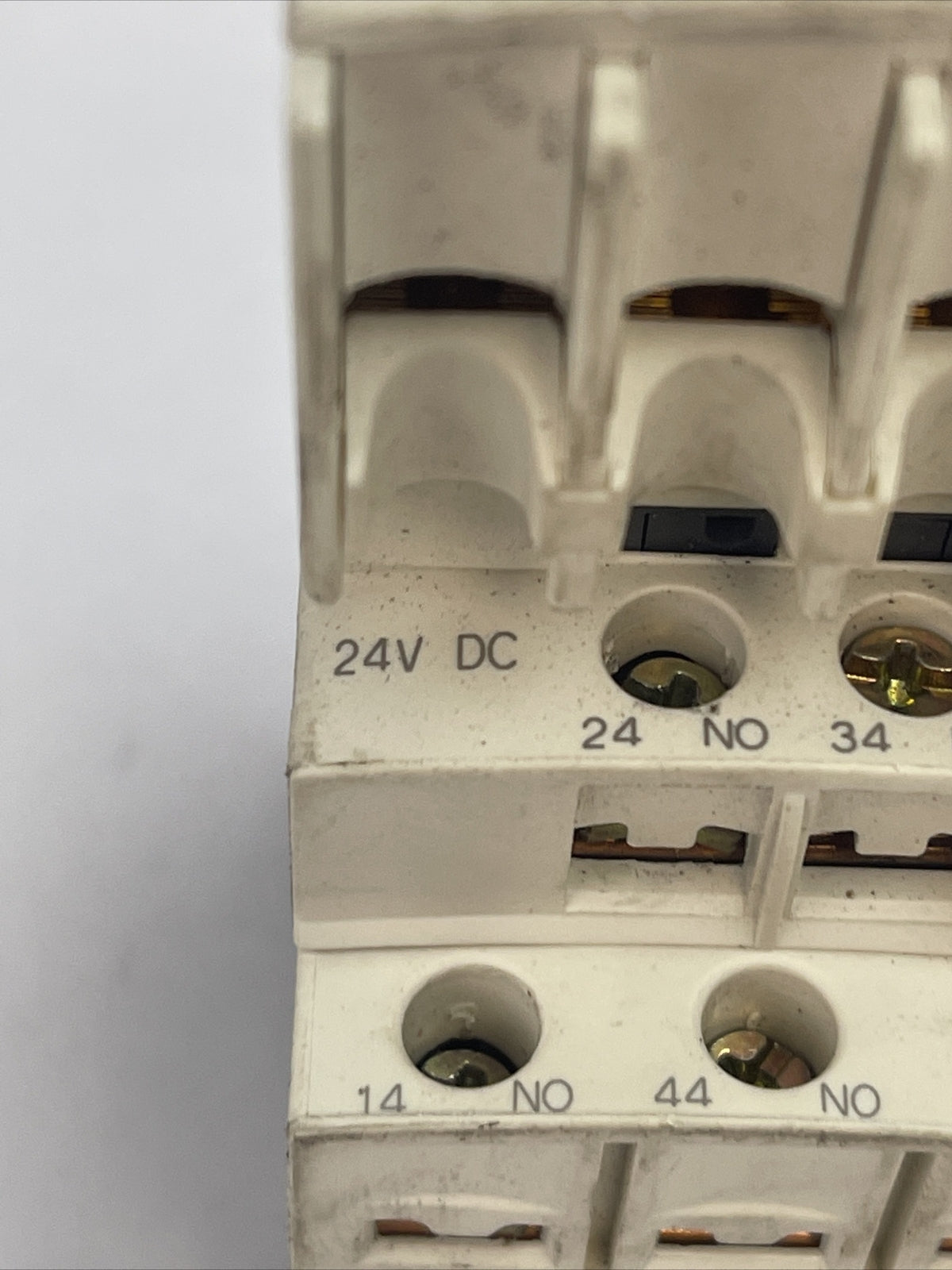 TELEMECANIQUE CAD50BD CONTACTOR 10A 600VAC COIL 24VDC LADN22 LA1 DN22 AUXILIARY