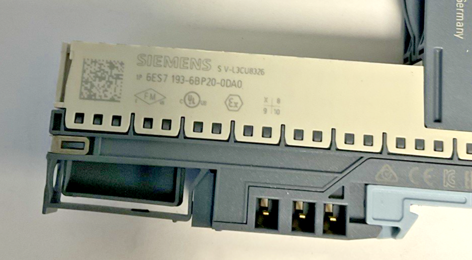 SIEMEN 6ES7 132-6BF00-0CA0 8X24V/0.5A DIGITAL INPUT MODULE W/BASE AND END MODULE