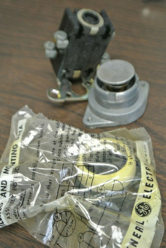 GENERAL ELECTRIC CR2940UA202F H.D. OILTIGHT PUSH BUTTON / WHITE / NEW SURPLUS