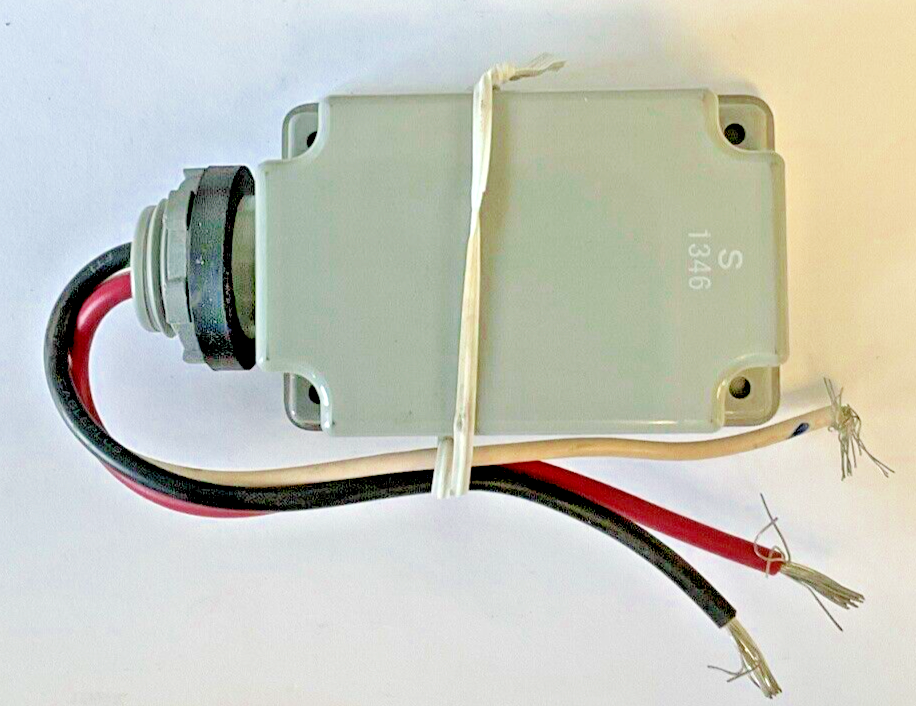 AREA LIGHTING RESEARCH MODEL PT-15 PHOTOELECTRIC SWITCH 120VAC 50/60HZ