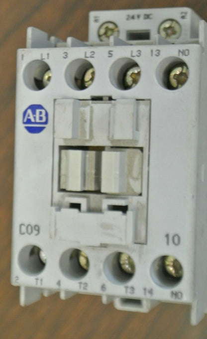 ALLEN-BRADLEY 100-C09Z*10 CONTACTOR Ser. A  24VDC ***LOTOF2***