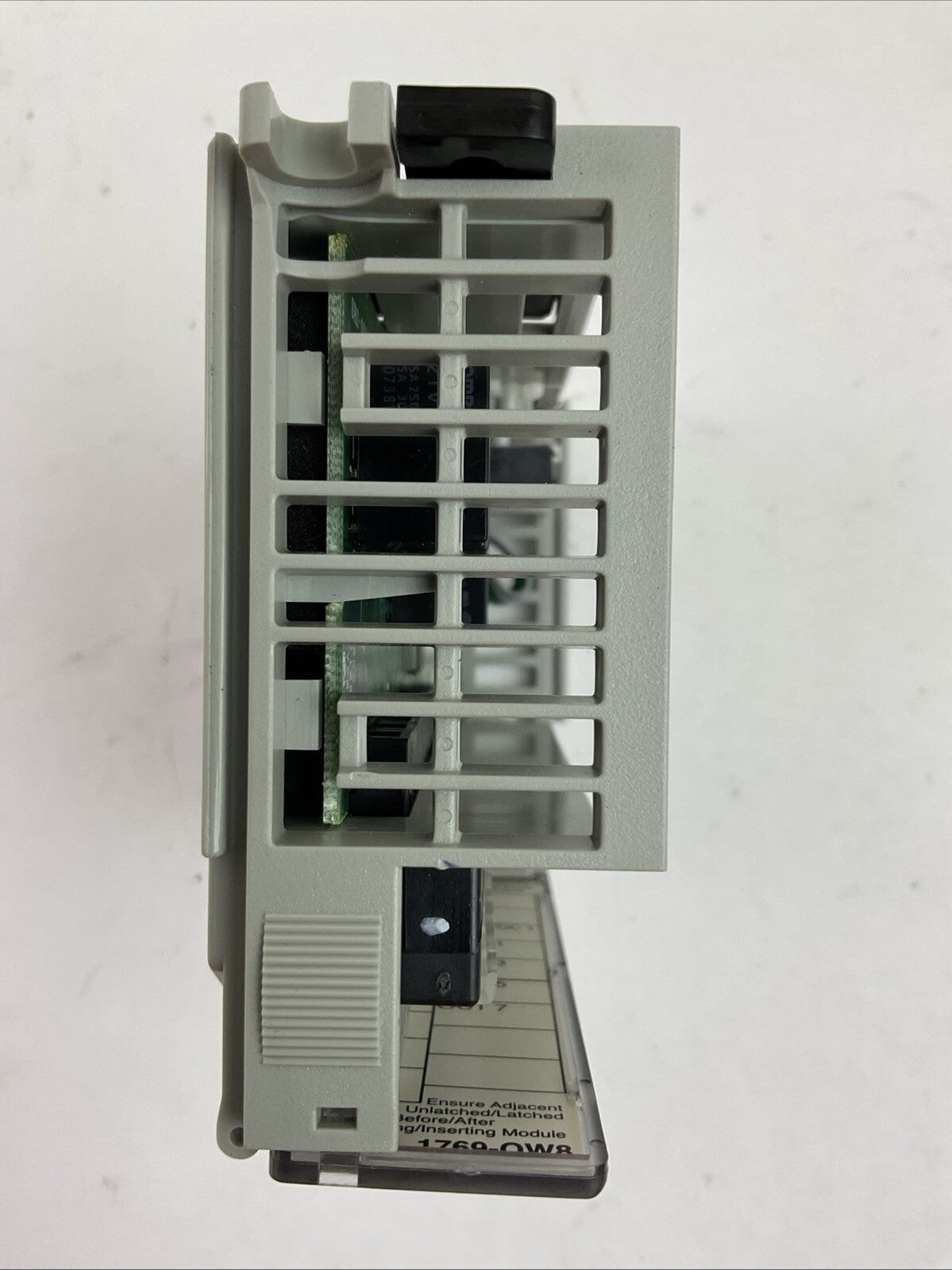 ALLEN BRADLEY 1769-OW8 SER B REV 3 F/W REV 3.1 8PT 5-265VAC 5-125VDC FORM A RELA