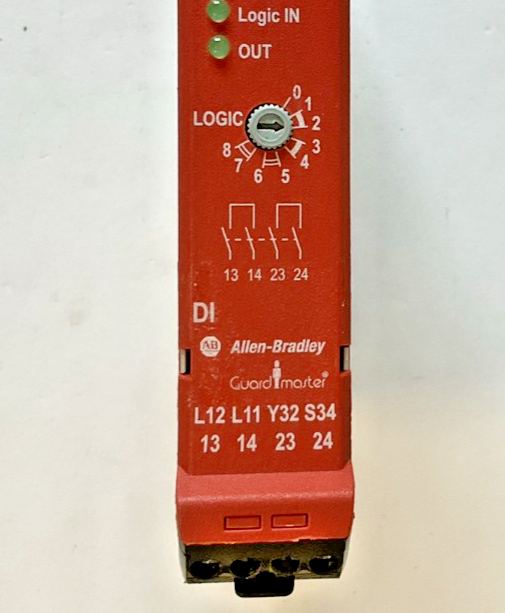 ALLEN BRADLEY 440R-D22R2 SAFETY RELAY SER.A FW 2.01 24VDC GSR DI