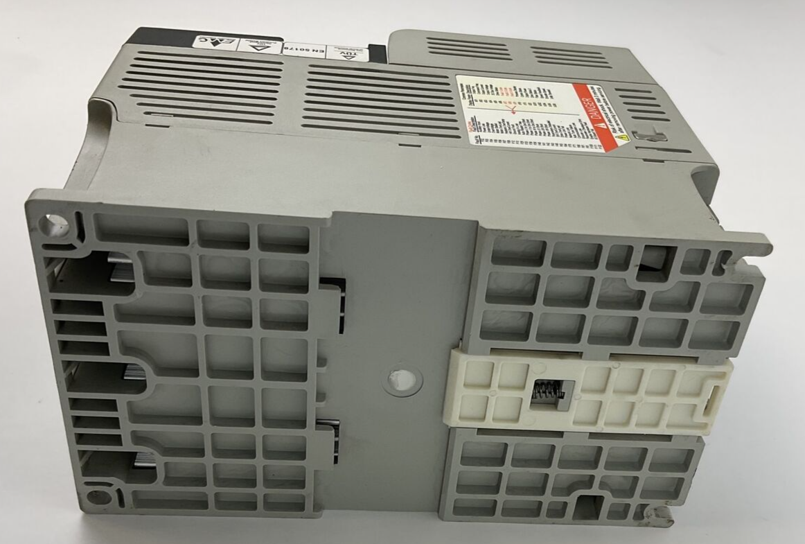 ALLEN BRADLEY 22D-D2P3N104 POWERFLEX 40P 3PHASE 3.2A FRN:2.01  SER.A 1HP