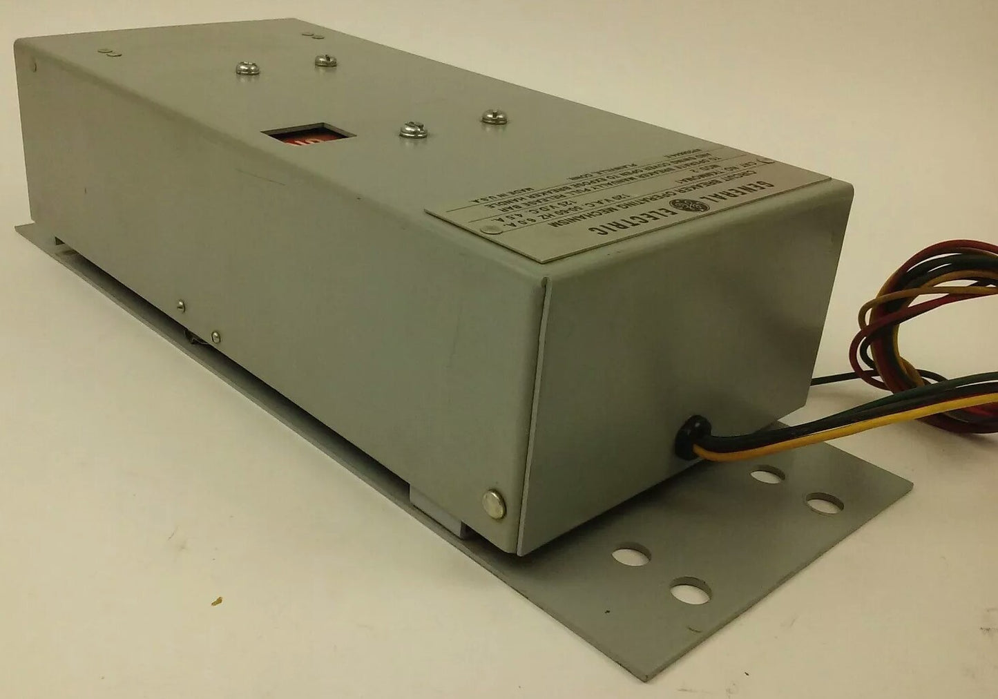 GE, TKMMOMA1, MOD 2, CIRCUIT BREAKER OPERATING MECHANISM, 120V- 50/60-6A, NEW