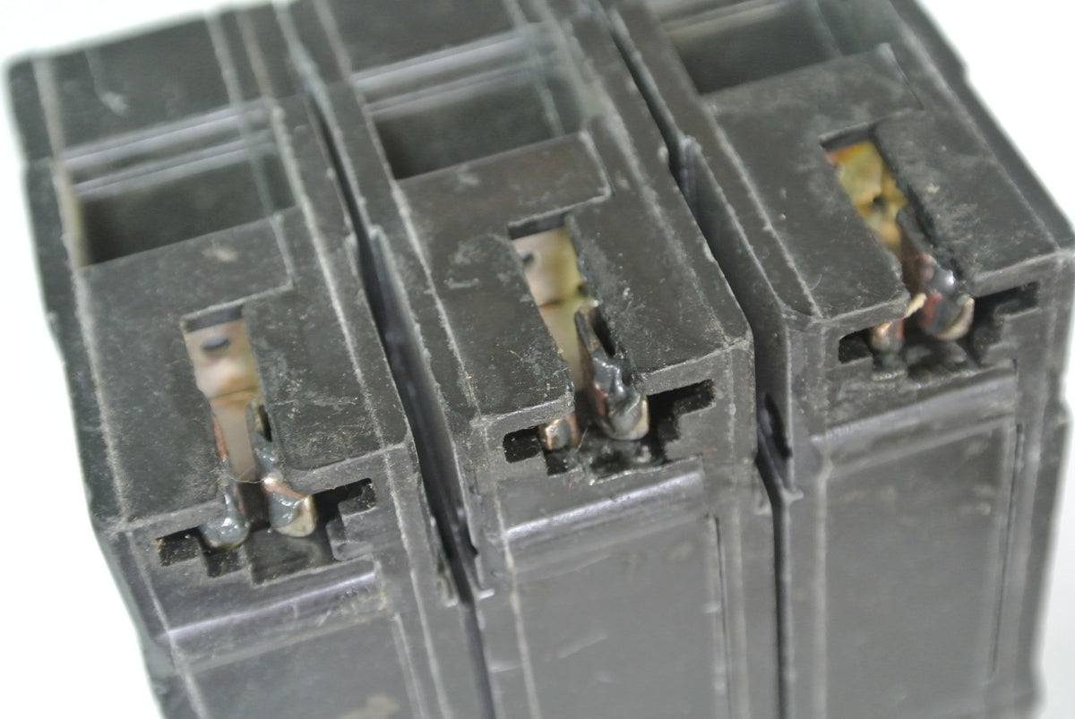GENERAL ELECTRIC 3-POLE CIRCUIT BREAKER 20A - COMMON-TRIP