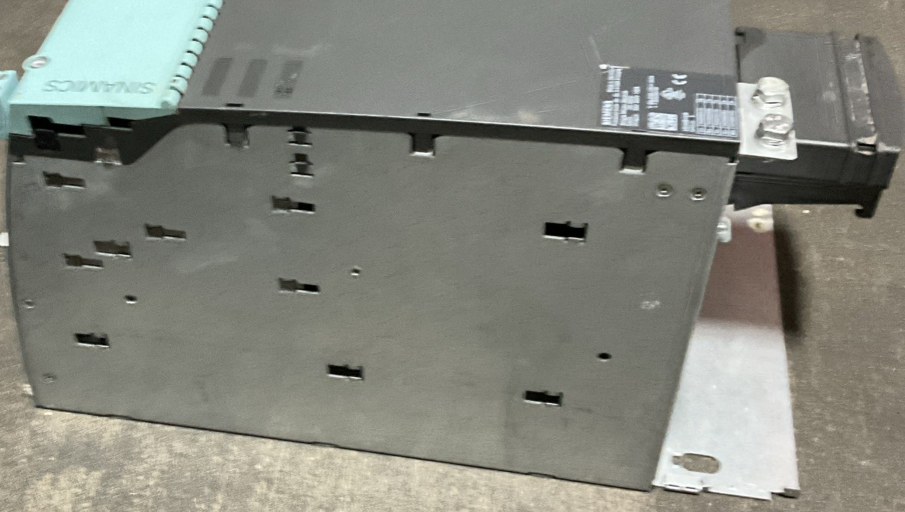 SIEMENS 6SL3120-1TE31- 3AA3 SINGLE MOTOR MODULE 600VDC 132A VER.E