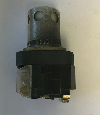ALLEN BRADLEY 800T-P16 SER.T WHITE PUSH BUTTON 120V 50/60HZ, 755/1866 LAMP
