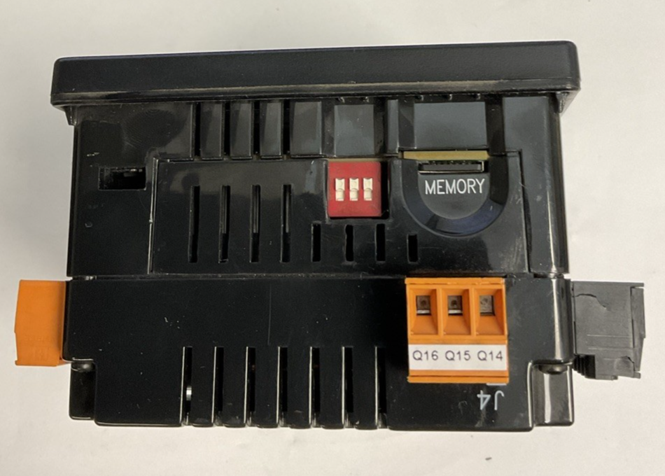 HORNER HE-XE104NM CONTROLLER 24VDC 4A **CRACKED HOUSING NEAR MOUNT**