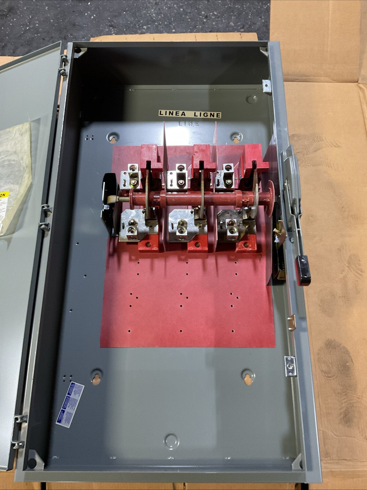 SQUARE D HU365 SER E04  NON FUSIBLE 400AMP 600VAC 3PH 350HP 600VDC 50HP