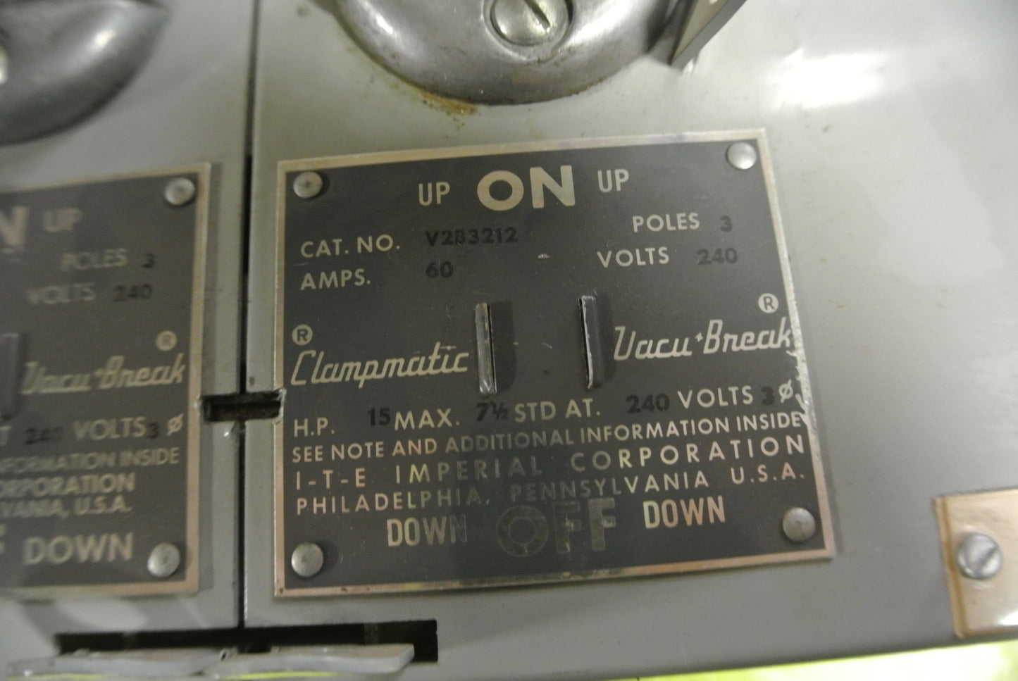 I-T-E V2B3212 CLAMPMATIC VACU-BREAK DUAL-AMPERAGE SWITCH 240V, 30 & 60A, 3-POLE
