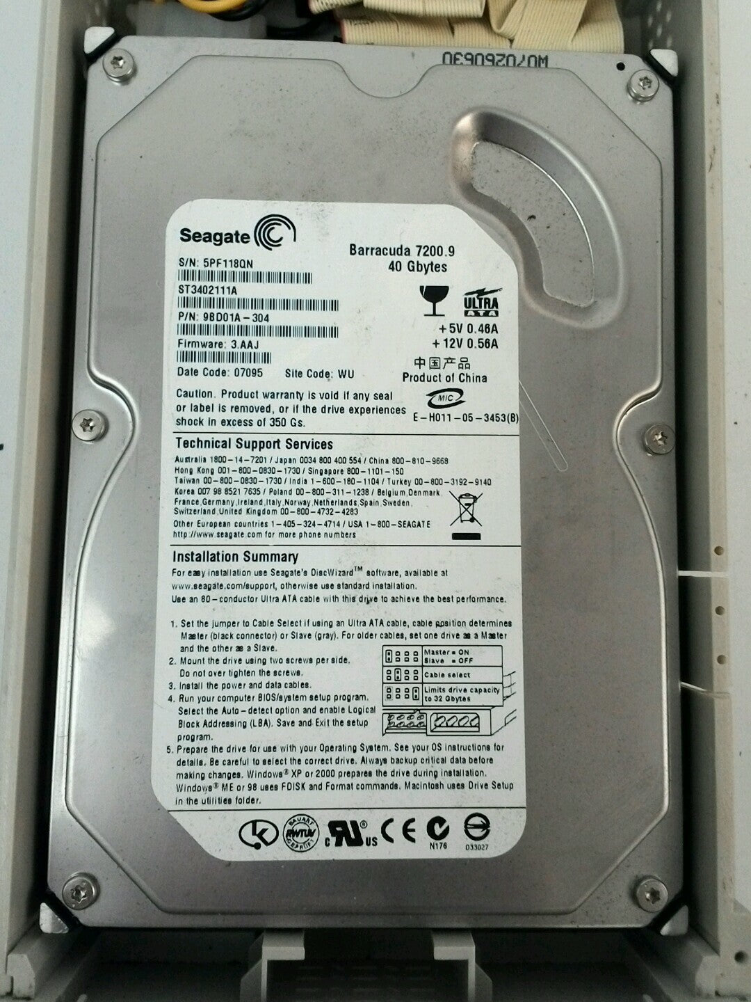 SEAGATE BARRACUDE 7200.9 9BD01A-304 FIRMWARE: 3.AAJ 40 GBYTES HARD PLASTIC CASE.
