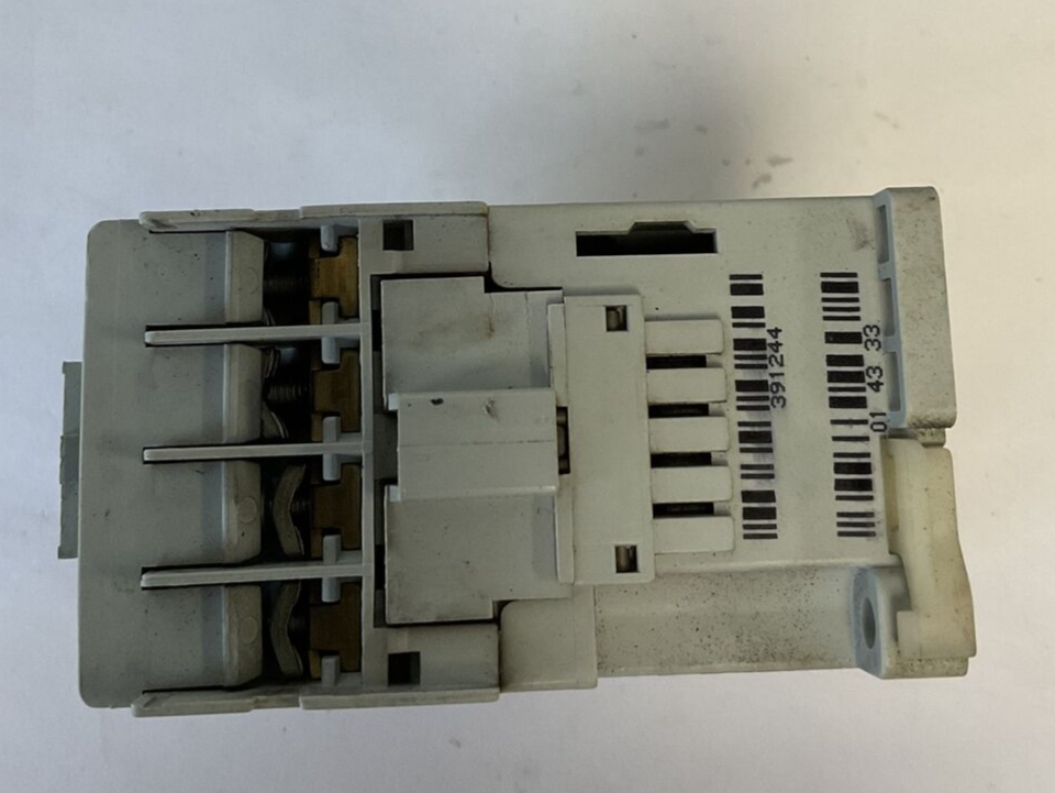 ALLEN BRADLEY 700-CF220* CONTACTOR SER.A 600VAC 25AMPS