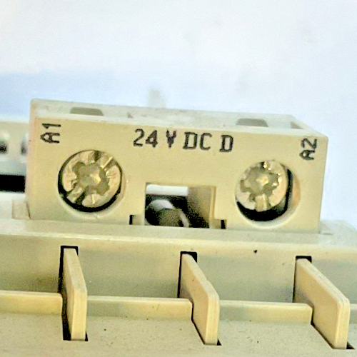 ALLEN BRADLEY 100-C23D*10 CONTACTOR SER.C 600VAC 30A