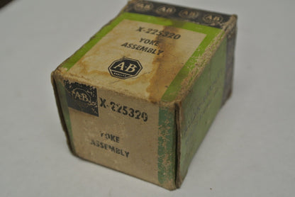 ALLEN-BRADLEY X-225320 YOKE ASSEMBLY / NEW SURPLUS