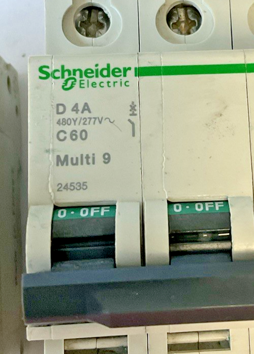 SCHNEIDER ELECTRIC C60 CIRCUIT BREAKER MULTI 9 D 4A 240VAC 10KA ***LOTOF2***