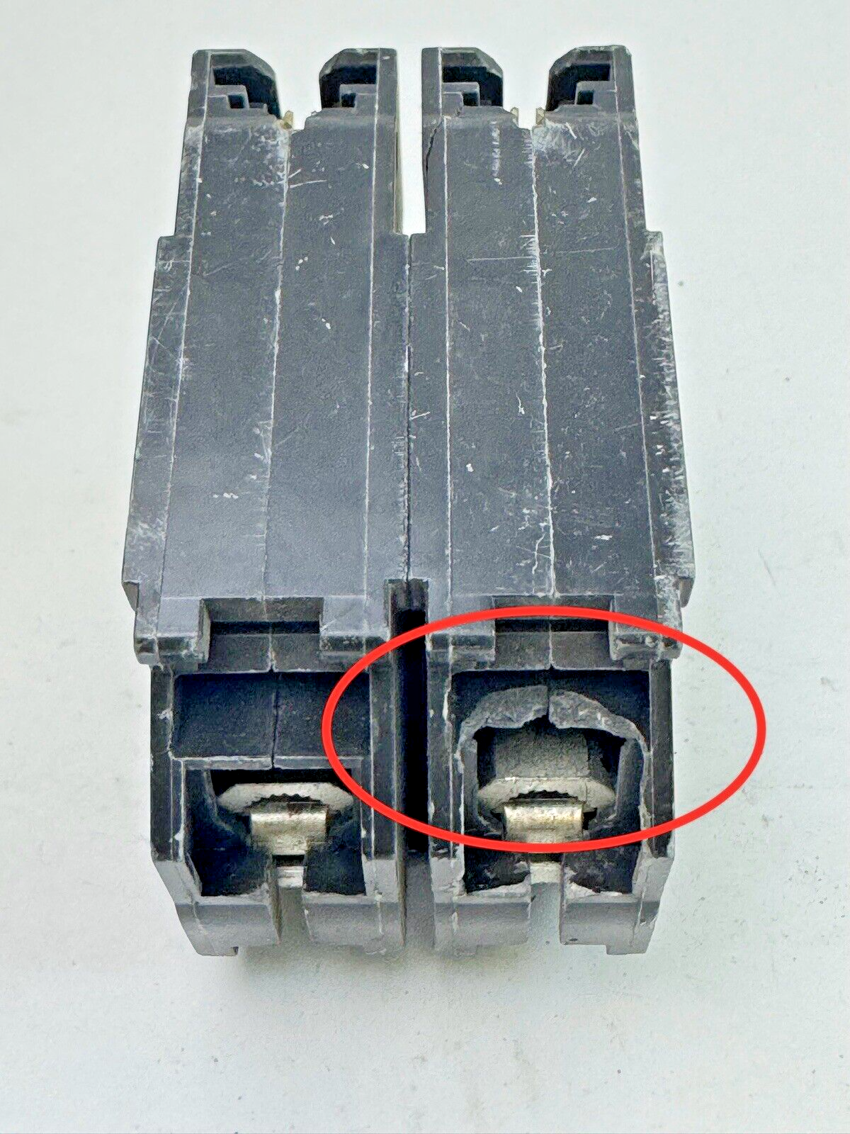 GE - THQL2100 - COMMON TRIP CIRCUIT BREAKER - 2 POLE, 100 A, 240 VAC **READ DES.