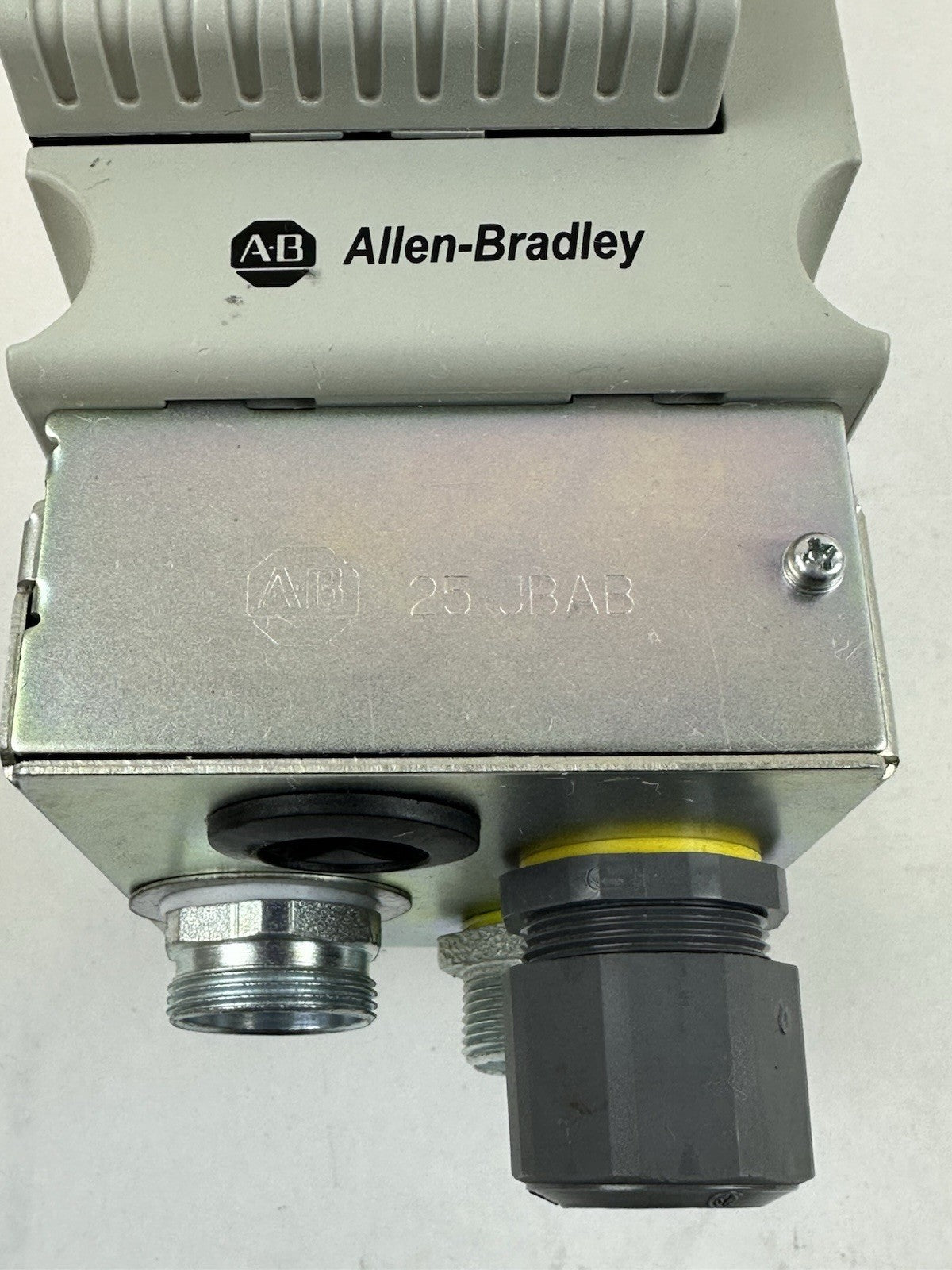 ALLEN-BRADLEY 25B-D010N104 AC DRIVE SER.A 528V FRN:5.001 4KW 5HP 3P W/25-JBAB