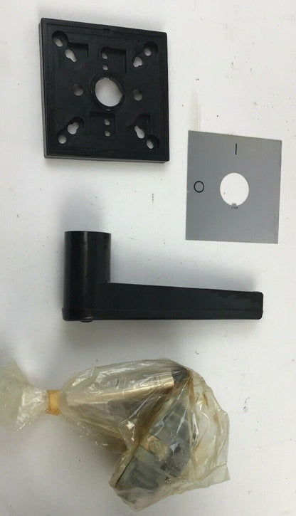 SIEMENS NON-DETACHABLE HANDLE MECHANISM. 8UB 5114-0EB01