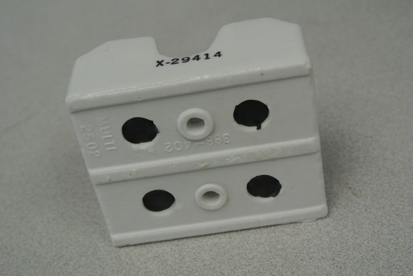 ALLEN-BRADLEY 1491-N122 CERAMIC FUSE BLOCK 30A, 250V, 2-POLE - NEW SURPLUS