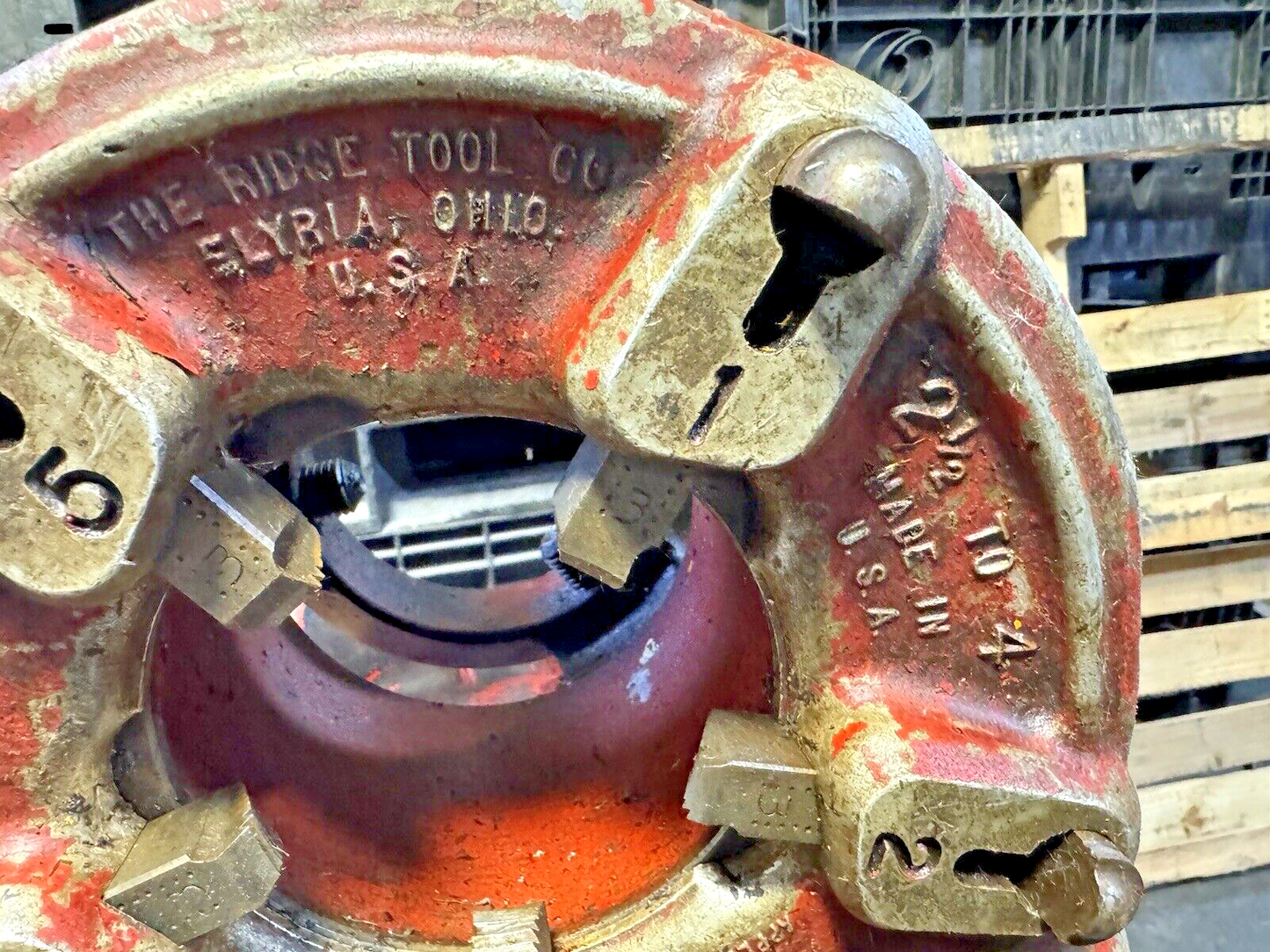 RIDGID - 700-12 - POWER DRIVE PIPE THREADER W/ STAND/BUCKET/DIE HEADS +SEE BELOW