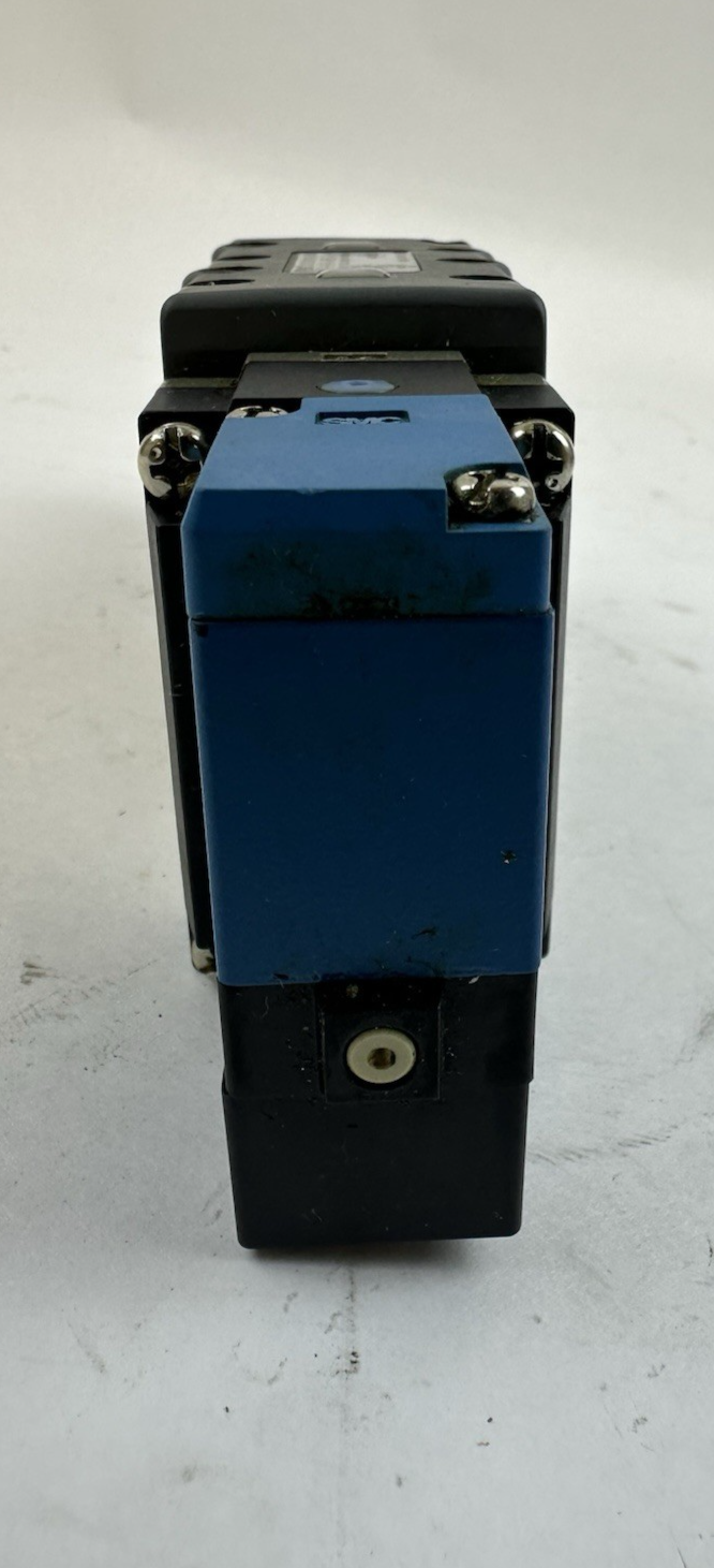 SMC VSS8-6-FG-D-3EZ-V1 SOLENOID VALVE 24VDC .075AMPS 1.8WATTS 142 PSI
