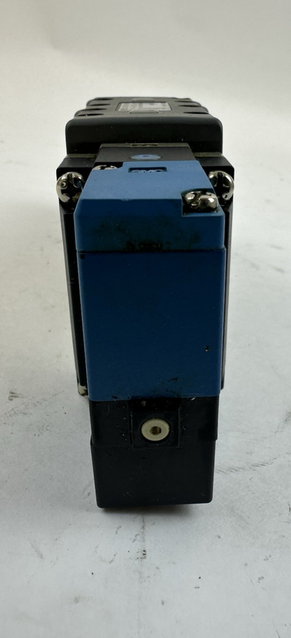 SMC VSS8-6-FG-D-3EZ-V1 SOLENOID VALVE 24VDC .075AMPS 1.8WATTS 142 PSI