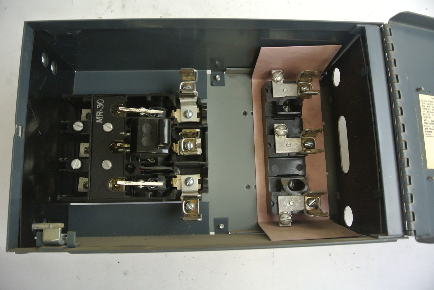 GE QMR361 FUSIBLE QMR-TYPE PANELBOARD / DISCONNECT SWITCH - 600V, 30A, 3-POLE