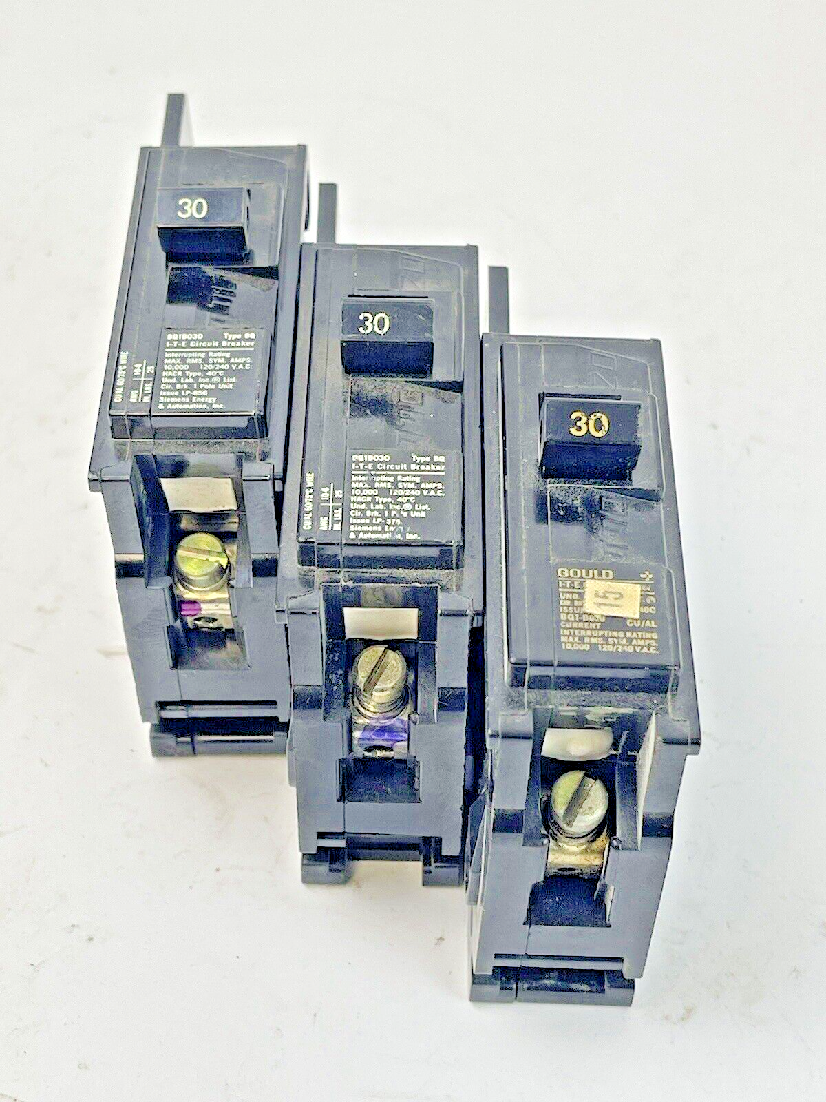 ITE *LOT OF 3* - BQ1B030 - CIRCUIT BREAKERS - 1 POLE, 30A, 240 VAC, 60Hz TYPE BQ