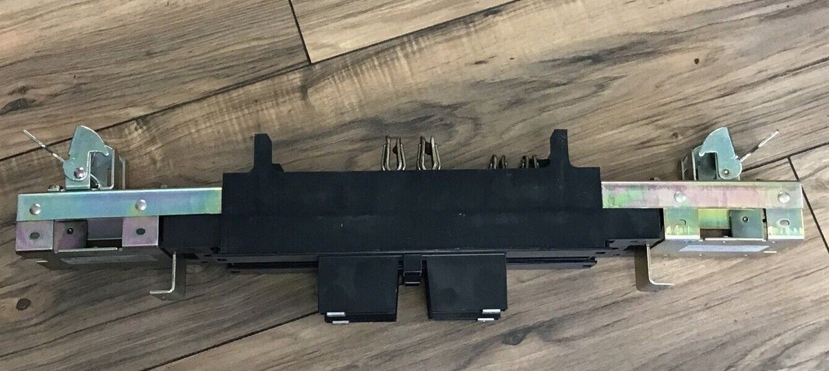 GENERAL ELECTRIC CIRCUIT BREAKER MODULE  AMC4SE MODEL 1 4POLE 600V 300AMPS