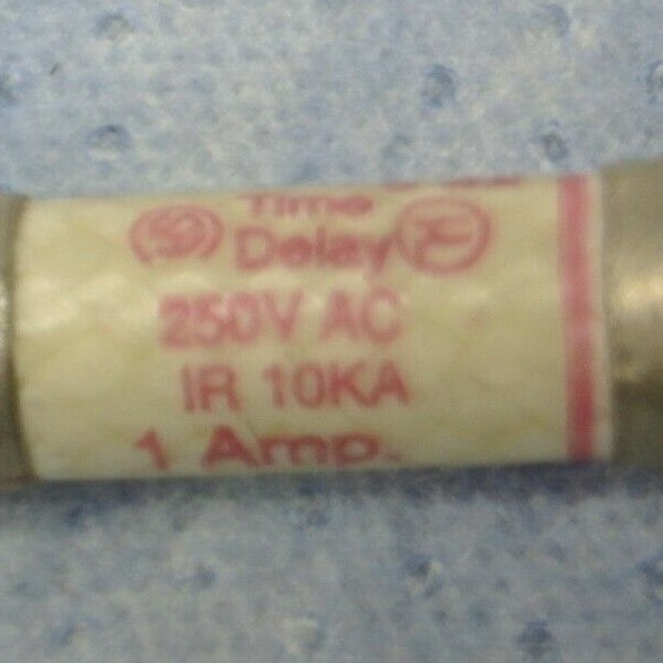 LOT of 4 / FERRAZ-SHAWMUT TRM1 FUSES / 1A / 250V
