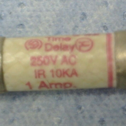 LOT of 4 / FERRAZ-SHAWMUT TRM1 FUSES / 1A / 250V