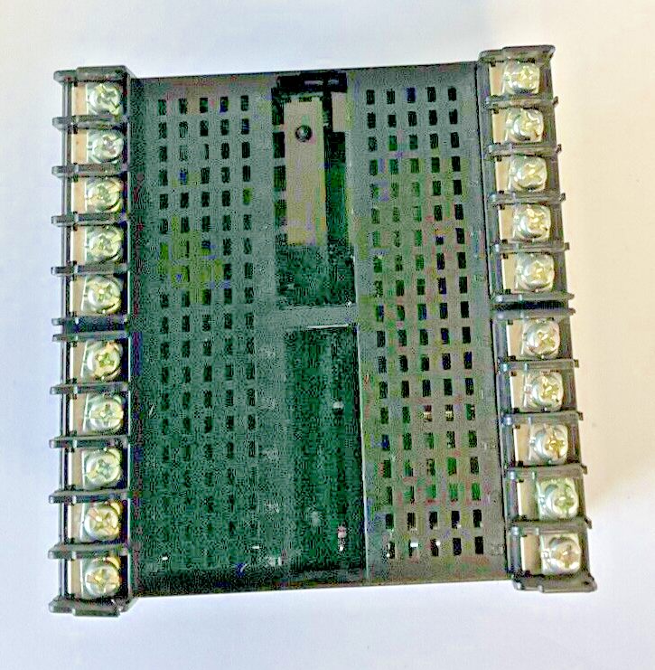 OMRON E5AN-Q3HT-N TEMPERATURE CONTROLLER 240VAC 50/60HZ 10VA
