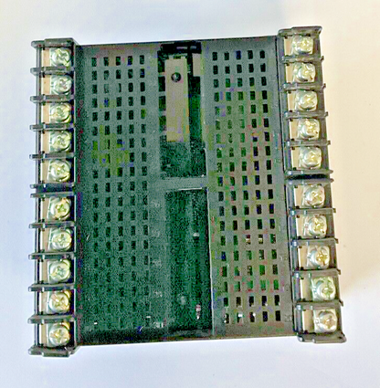 OMRON E5AN-Q3HT-N TEMPERATURE CONTROLLER 240VAC 50/60HZ 10VA