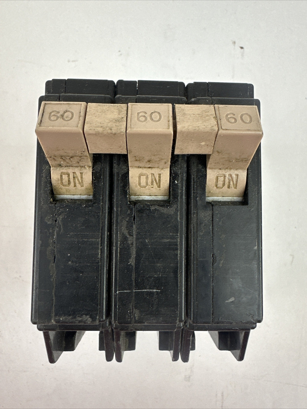 CUTLER HAMMER CH360 CIRCUIT BREAKER 30AMP 240VAC 3POLE CLASS CTL TYPE CH