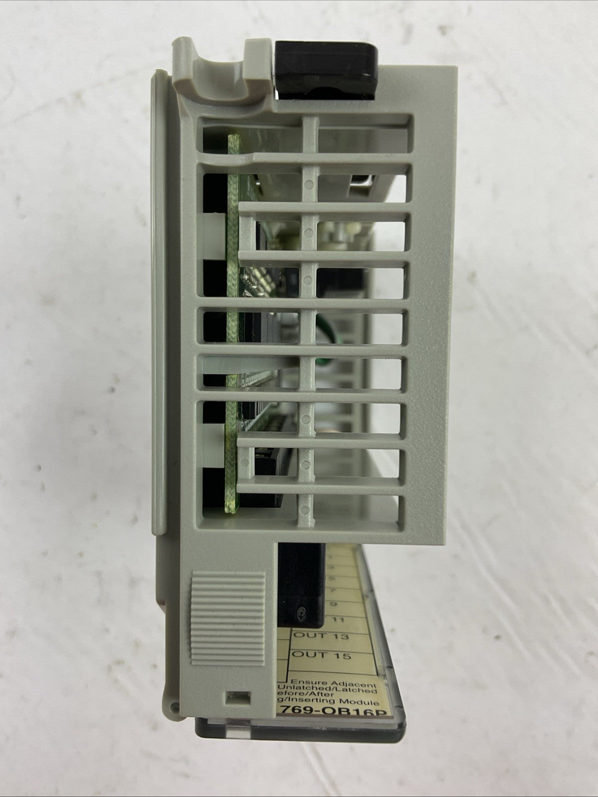 ALLEN BRADLEY 1769-OB16P SER B DIR/VER 95320753/03 F/W REV 3.1 16PT 20.4-26.4VDC