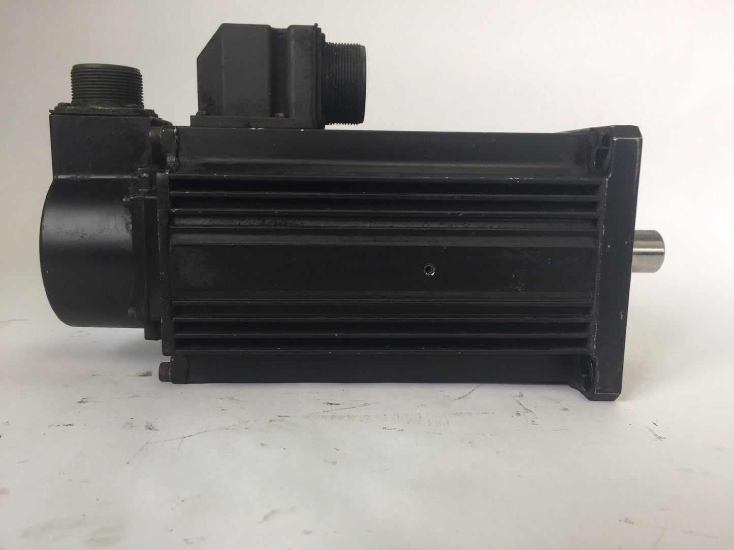 PANASONIC MSM302Q7V AC SERVO MOTOR 3.0kW RATED REV 3000 r/min SER NO 02080033F