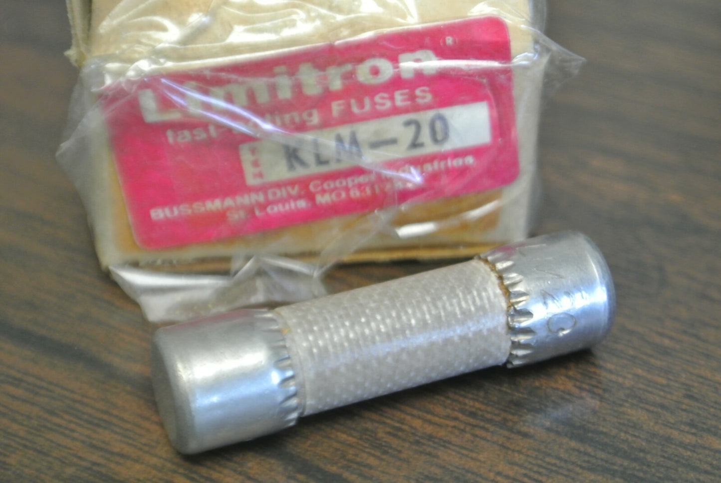 BOX of 10 / BUSS KLM-20 FAST-ACTING MIDGET FUSE / 20A / 500V / NEW SURPLUS KLM20