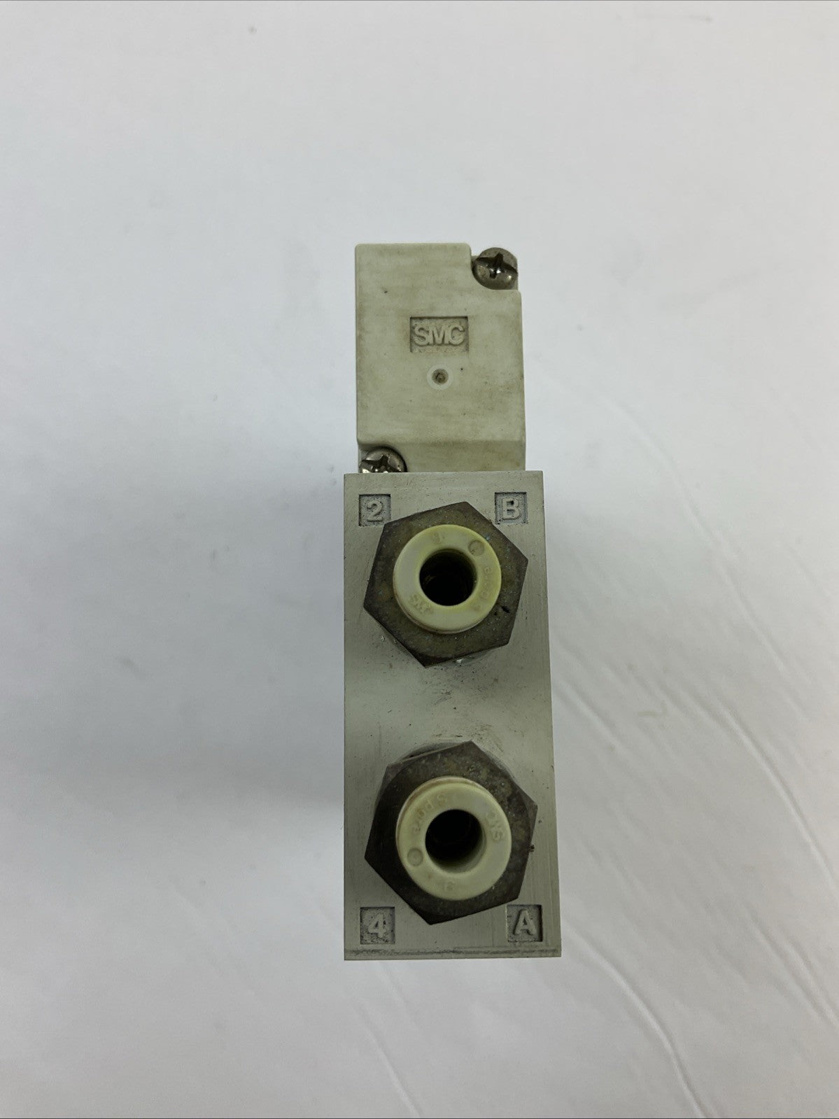 SMC SOLENOID VALVE VQ4200-5 VQ 4000