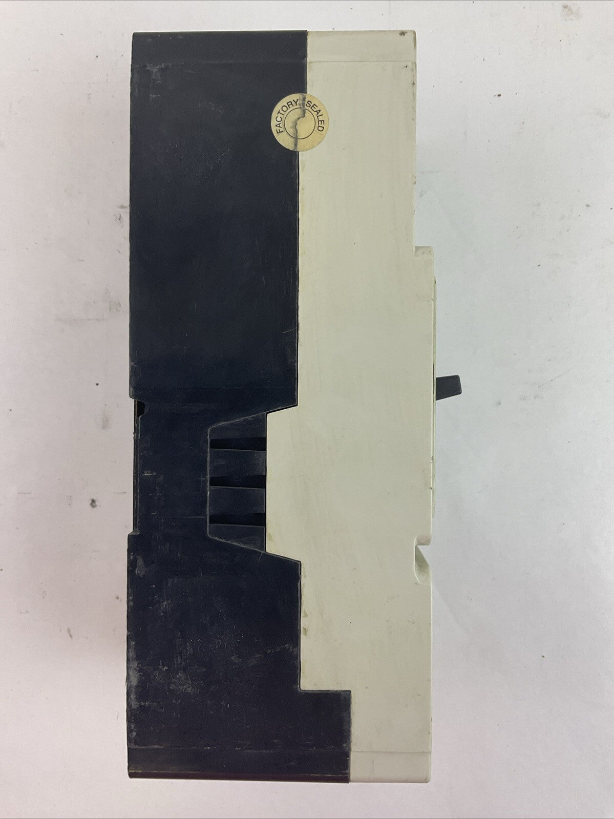 CUTLER HAMMER JDB3250C CIRCUIT BREAKER 250AMP 600VAC 3P STYLE JDB3250C JT3250T