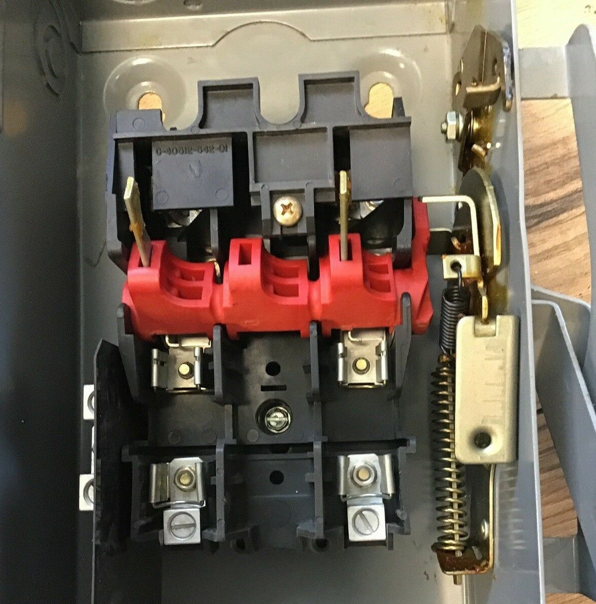 SQUARE D H221N 30A SAFETY SWITCH SER.E2 240VAC/250VDC TYPE 1 FUSIBLE