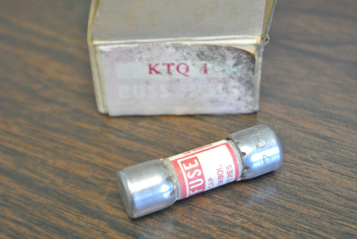 BOX of 10 / BUSS KTQ4 FAST-ACTING MIDGET FUSE / 4A / 600V / NEW SURPLUS / KTQ-4