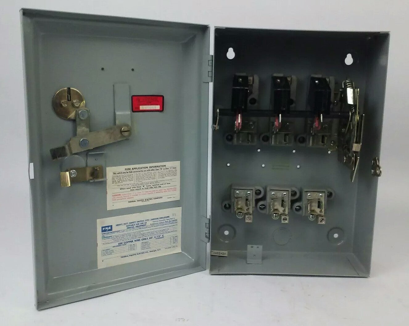 FPE 1336R FUSIBLE SAFETY SWITCH 3P, 30A, 600VAC, 3 WIRE, 3 BLADES, 20HP