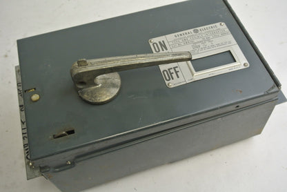 GE QMR261J - FUSIBLE DISCONNECT / PANELBOARD SWITCH - 600VAC, 30A, 2-POLE