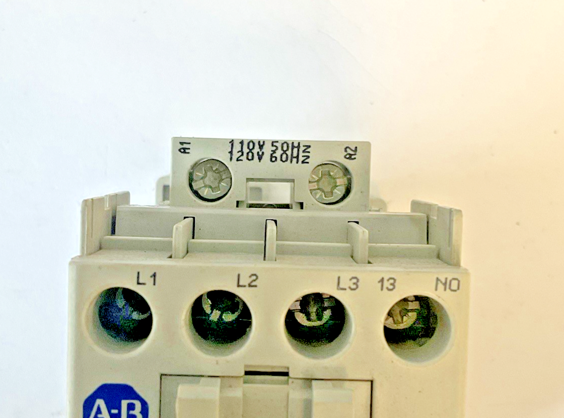 ALLEN BRADLEY 300-AO*930 CONTACTOR SER.C 600VAC SIZE 0